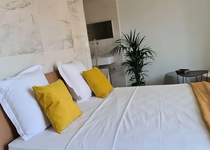 Le Petit Trianon Et Le Charme Des فندق 2*