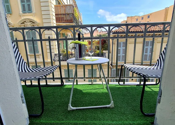 Le Petit Trianon Et Le Charme Des فندق 2*