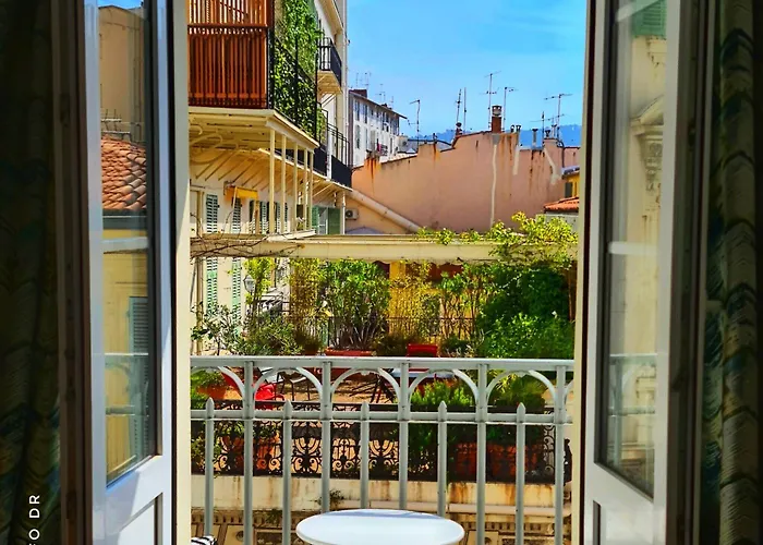 فندق Le Petit Trianon Et Le Charme Des 2*