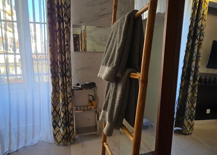 Le Petit Trianon Et Le Charme Des Niza