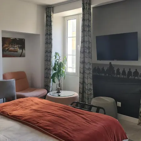 Le Petit Trianon Et Le Charme Des 2* Ницца