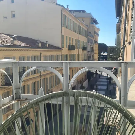 Le Petit Trianon Et Le Charme Des 2*