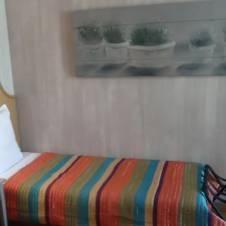 Le Petit Trianon Et Le Charme Des Отель Ницца