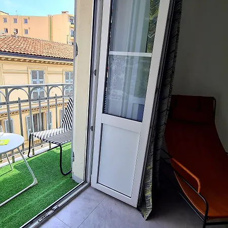 Le Petit Trianon Et Le Charme Des 2*